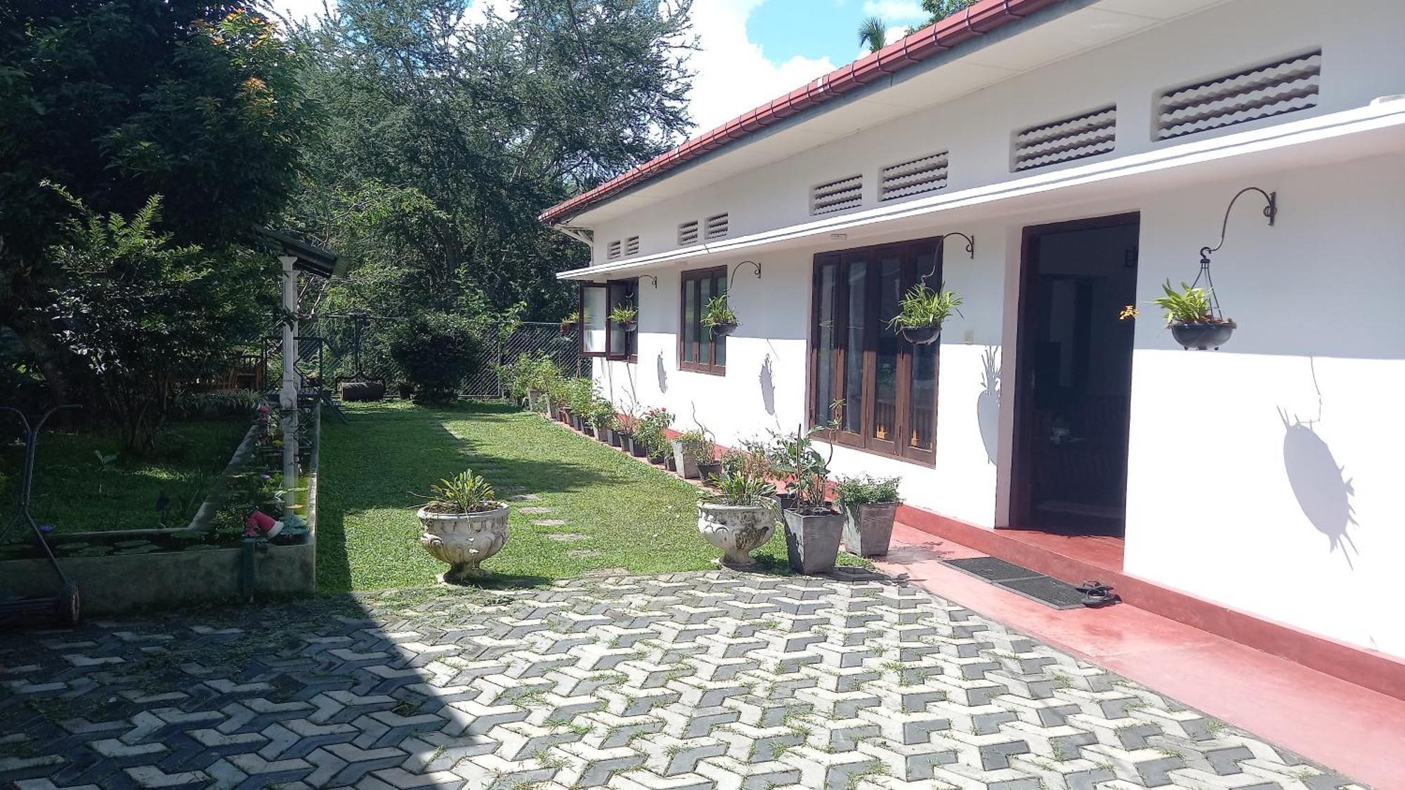 Mahaweli Shades Hotel แคนดี้ ภายนอก รูปภาพ
